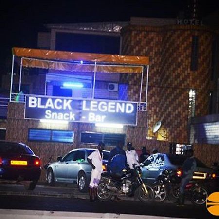 Hotel Black Legend ดูอาลา ภายนอก รูปภาพ